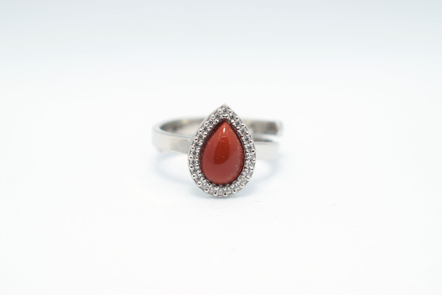 Anello Goccia Corallo: Onda di Eleganza