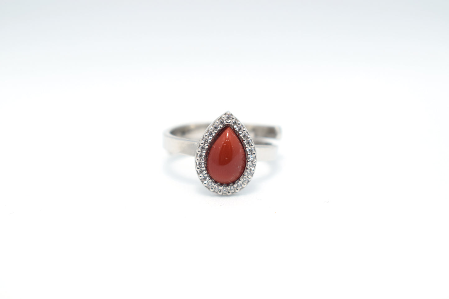 Anello Goccia Corallo: Onda di Eleganza