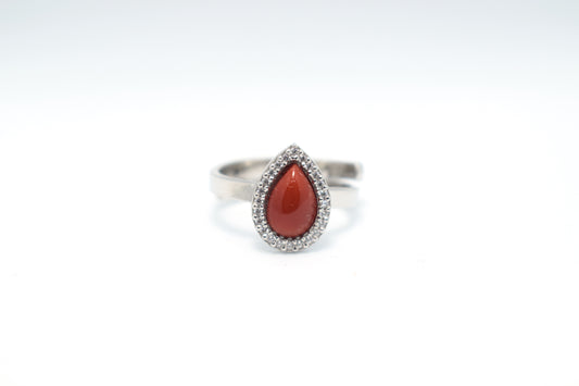 Anello Goccia Corallo: Onda di Eleganza