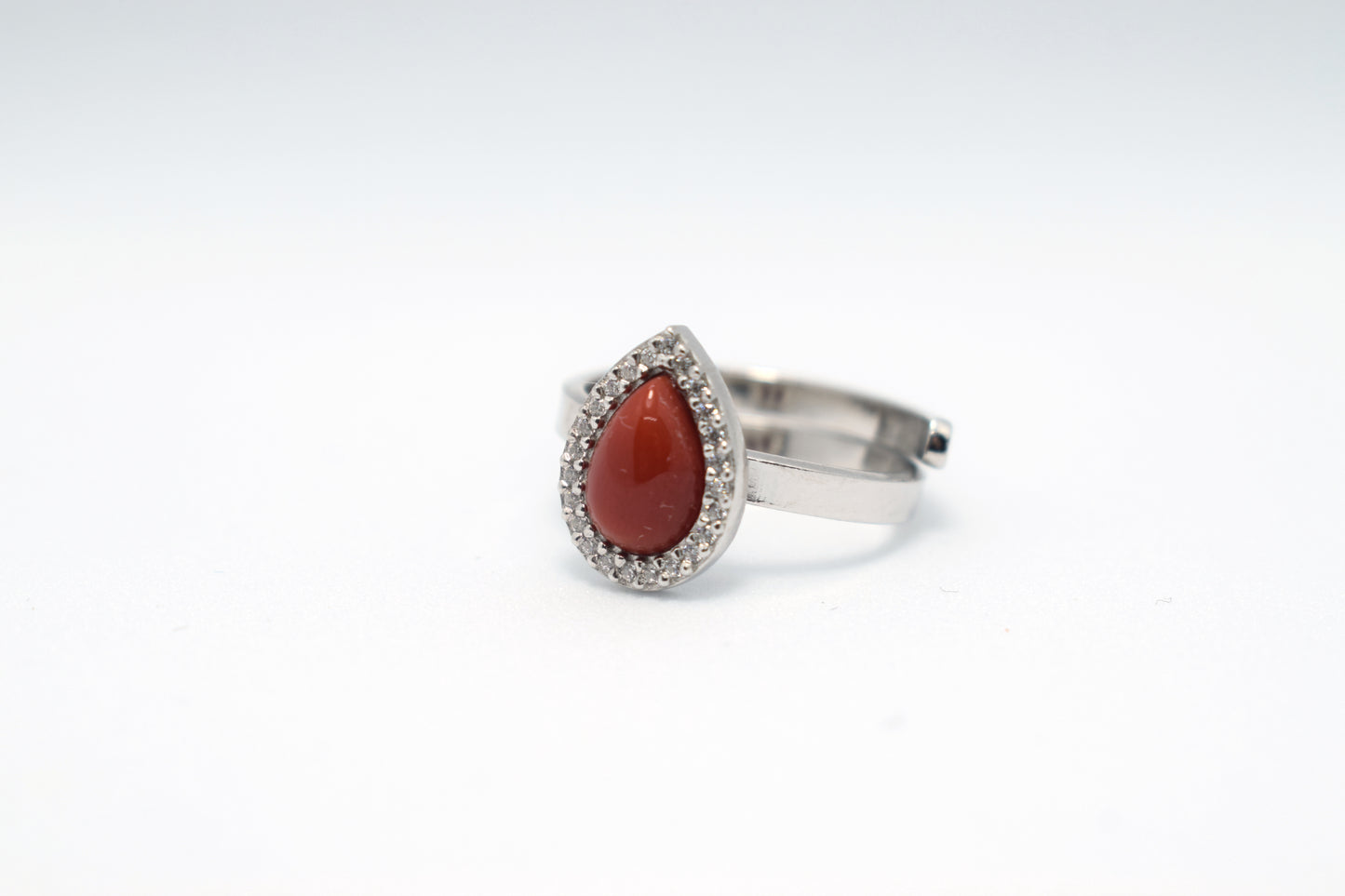 Anello Goccia Corallo: Onda di Eleganza